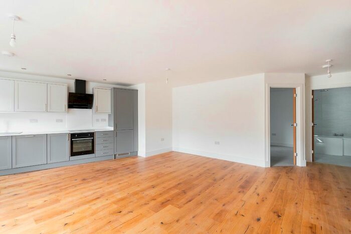 1 Bedroom Flat For Sale In Quaker Lane, Thornbury, Bristol, BS35