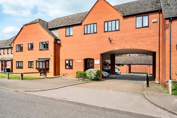 2 Bedroom Flat For Sale In High Street, Markyate, AL3