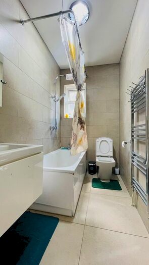 4 Bedroom Detached House To Rent In Barley Lane, Romford, IG3