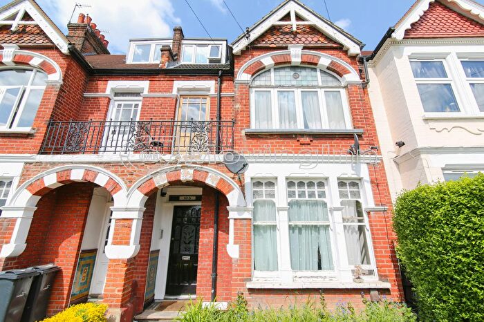 2 Bedroom Flat To Rent In Gleneldon Road, Streatham, SW16