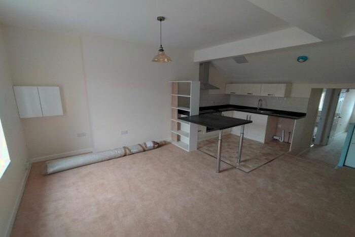 2 Bedroom Flat To Rent In High Street, Chesterfield, S43