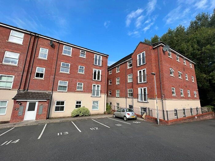 2 Bedroom Flat To Rent In Stonemere Drive, Radcliffe, M26