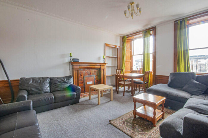 4 Bedroom Flat To Rent In L – Clerk Street, Edinburgh, EH8