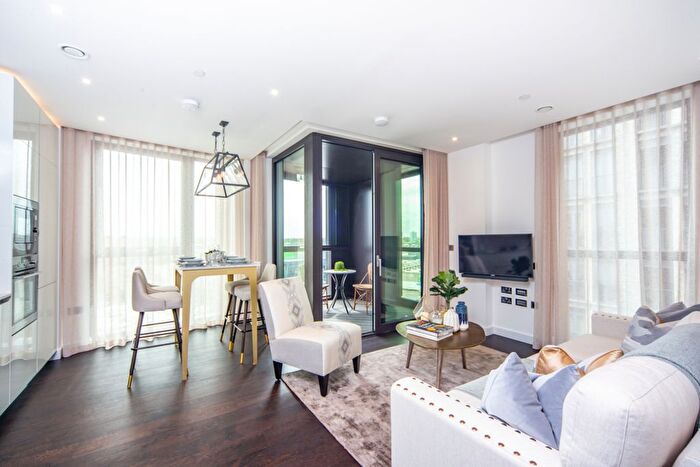 2 Bedroom Flat To Rent In Charles Clowes Walk, London, SW11