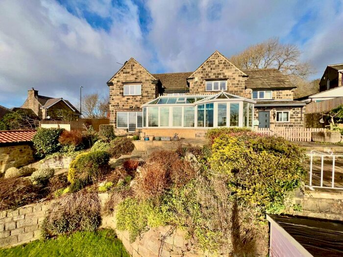 4 Bedroom Detached House To Rent In Apperley Lane, Bradford, West Yorkshire, BD10