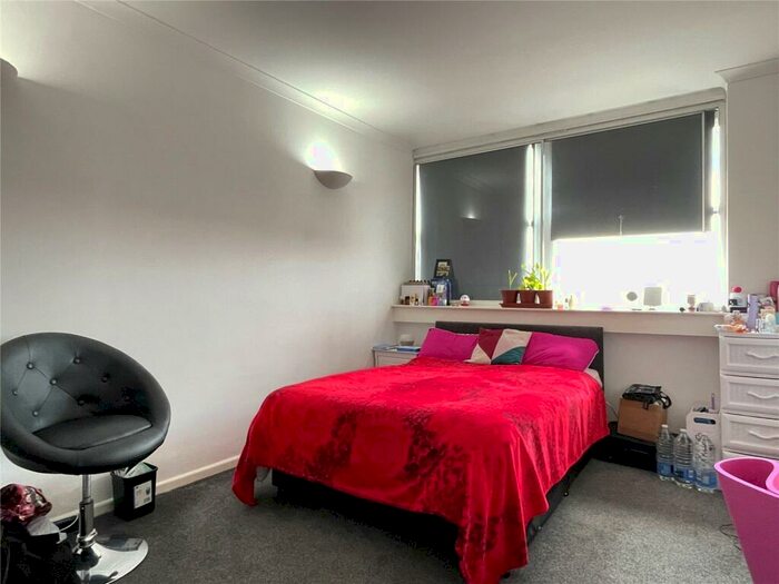 1 Bedroom Property To Rent In Whitehorse Road, Croydon, Surrey, CR0