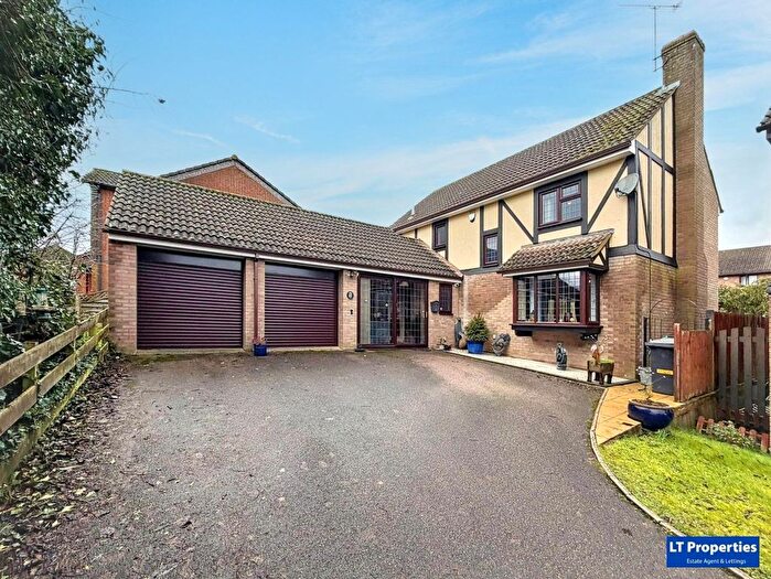 4 Bedroom Detached House For Sale In Ennismore Green, Luton, LU2