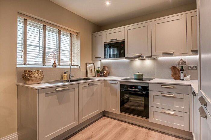 2 Bedroom Flat For Sale In Spring Hill, Maidenhead, SL6
