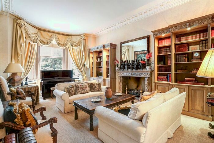 4 Bedroom Flat To Rent In Cadogan Square, Knightsbridge, London, SW1X