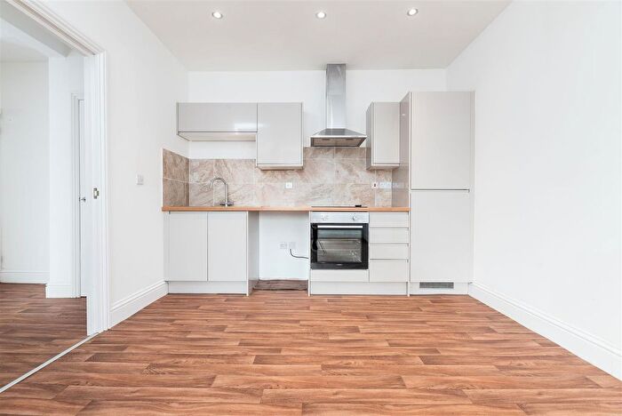 2 Bedroom Flat To Rent In Derby Road, Stapleford, Nottingham, NG9