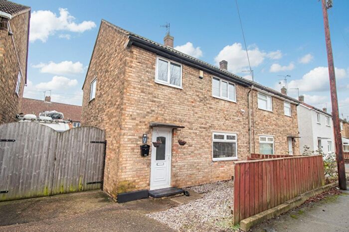 3 Bedroom Semi Detached House For Sale In Tamar Grove, Hull, HU8