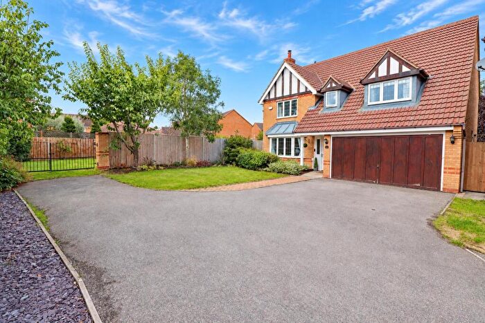 4 Bedroom Detached House For Sale In Greenacre Drive, Rushden, Northamptonshire, NN10