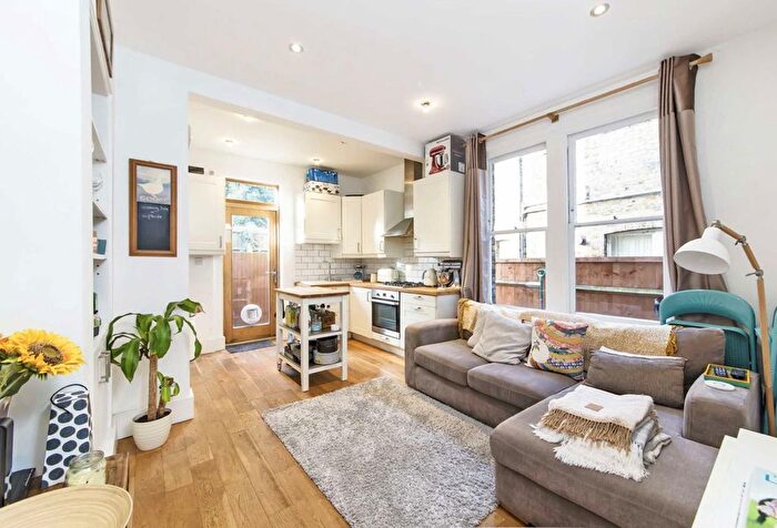 2 Bedroom Flat To Rent In Hailsham Avenue, London, SW2