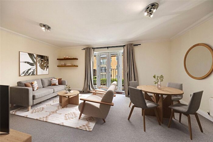 1 Bedroom Flat For Sale In White Lodge Close, Isleworth, TW7