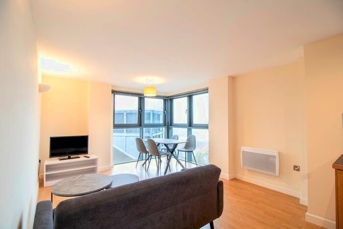 2 Bedroom Flat To Rent In City Walk, Leeds, LS11