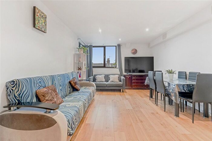 1 Bedroom Flat For Sale In Green Street, Forest Gate, London, E7