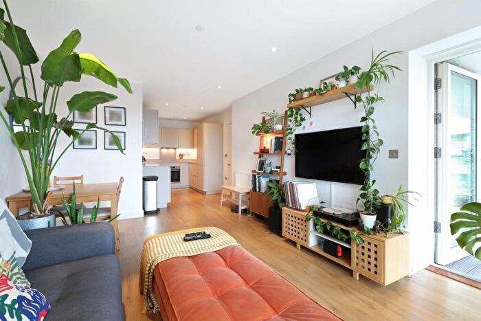 2 Bedroom Apartment For Sale In Camberwell Road, London, SE5