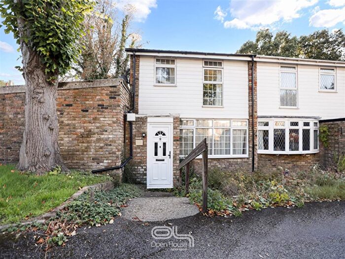 3 Bedroom End Terrace House For Sale In Maybrook Gardens, High Wycombe, HP13