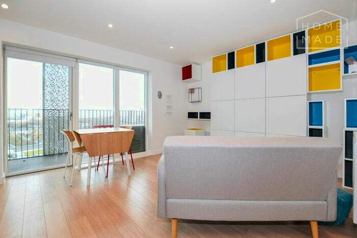 Studio To Rent In Atkins Square, Hackney, E8 - Photo 3
