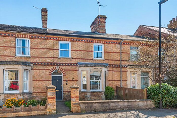 3 Bedroom Semi Detached House For Sale In Queen Street, Stamford, PE9