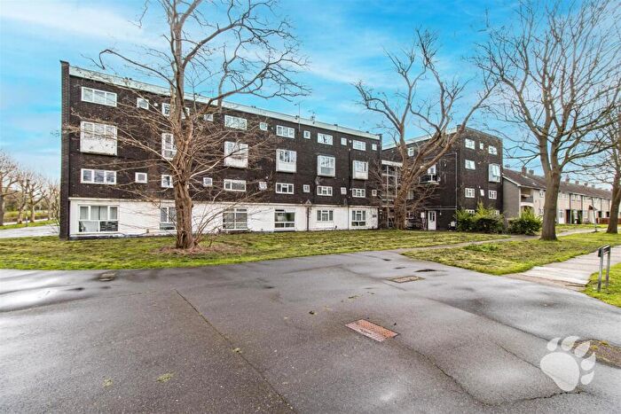 2 Bedroom Maisonette For Sale In Tinkler Side, Basildon, SS14