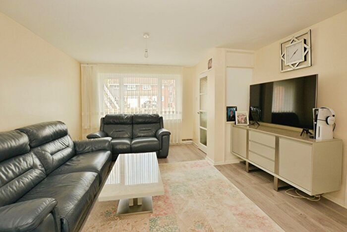 3 Bedroom Detached House For Sale In Yew Close, Ashford, Kent, TN23