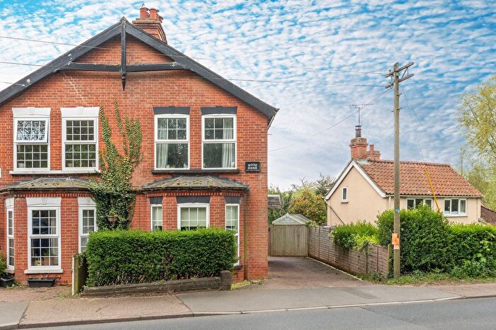 3 Bedroom Semi Detached House For Sale In Beccles Road, Fritton, NR31