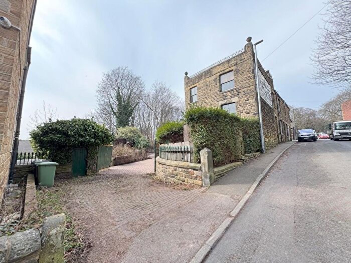 3 Bedroom End Of Terrace House For Sale In Cemetery Road, Dewsbury, WF13