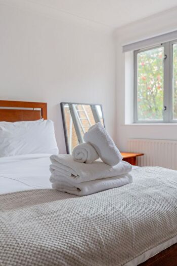 1 Bedroom Flat To Rent In Grenade Street, London ., E14