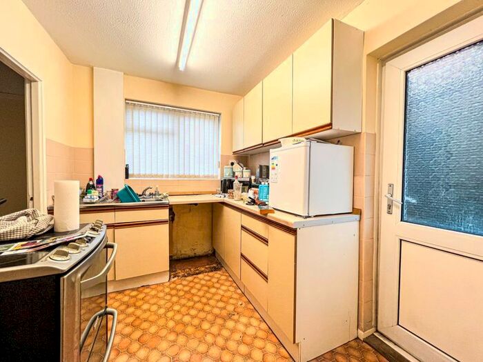 2 Bedroom Semi-Detached House For Sale In Buckland Road, Taunton, TA2
