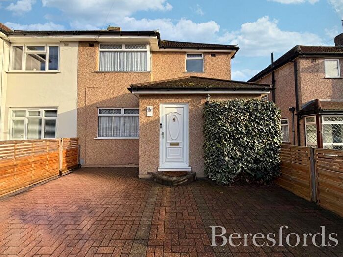 4 Bedroom Semi Detached House For Sale In Laburnum Walk, Hornchurch, RM12