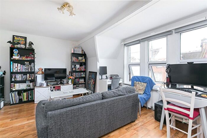 1 Bedroom Flat To Rent In Streatham High Road, London, SW16
