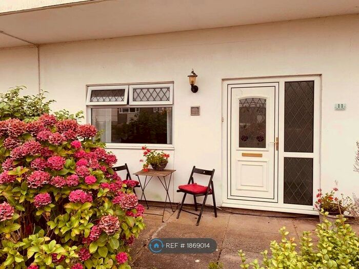 2 Bedroom Flat To Rent In Allt Yr Yn Way, Newport, NP20