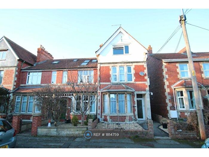 1 Bedroom Flat To Rent In Downhayes Road, Trowbridge, BA14