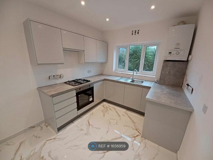 2 Bedroom Flat To Rent In Clyde Road, London, N15