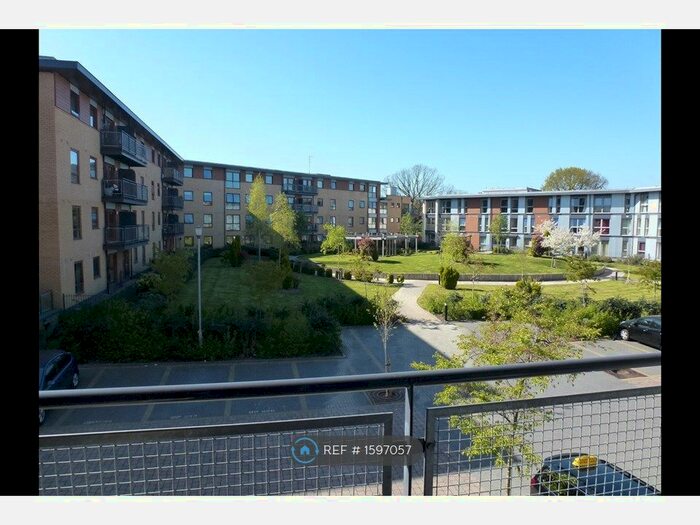 2 Bedroom Flat To Rent In Commonwealth Drive, Crawley, RH10