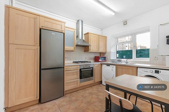 3 Bedroom Flat To Rent In Bracklyn Court, London, N1