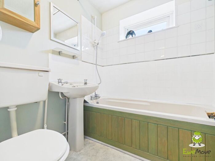 1 Bedroom Flat For Sale In Longacre Rise, Chineham, Basingstoke, Hampshire, RG24