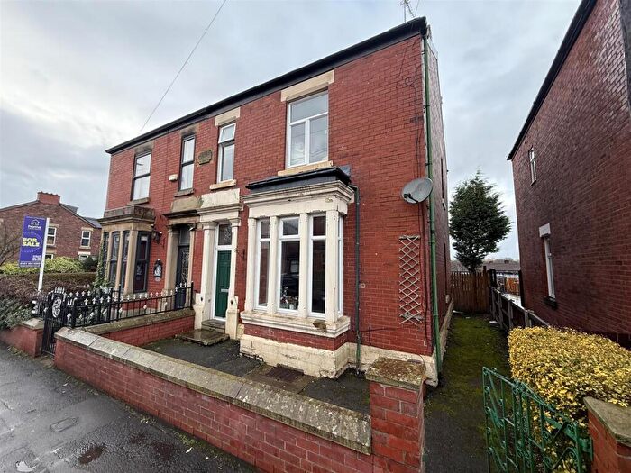 4 Bedroom Semi Detached House For Sale In Cheetham Hill Road, Dukinfield, SK16