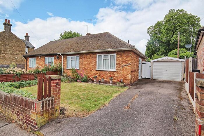 2 Bedroom Semi-Detached Bungalow For Sale In Musley Hill - Ware - Bungalow, SG12