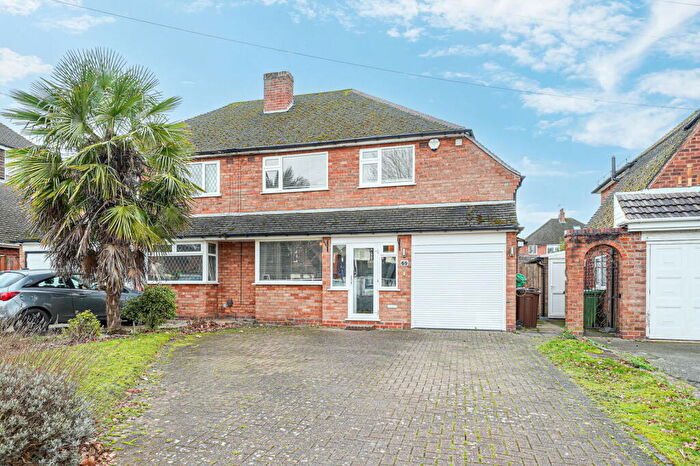 4 Bedroom Semi Detached House For Sale In Willow Road, Solihull, B91