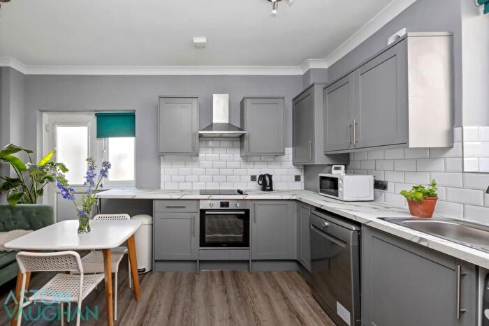 6 Bedroom End Of Terrace House For Sale In Goldstone Street, Hove, BN3