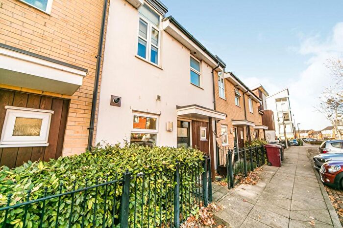 3 Bedroom Terraced House To Rent In Havergate Way, Reading, RG2