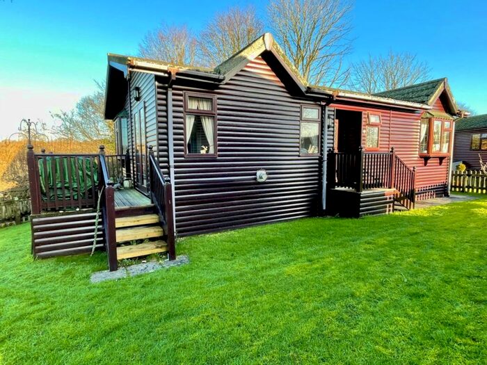 2 Bedroom Chalet For Sale In The Thatches, Modbury, PL21