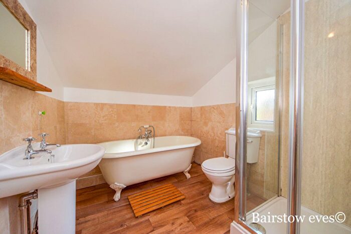 2 Bedroom Property To Rent In Byron Road, London, E17