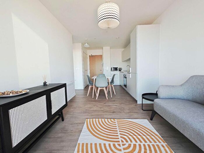1 Bedroom Apartment To Rent In South Central, Essex Street, B5