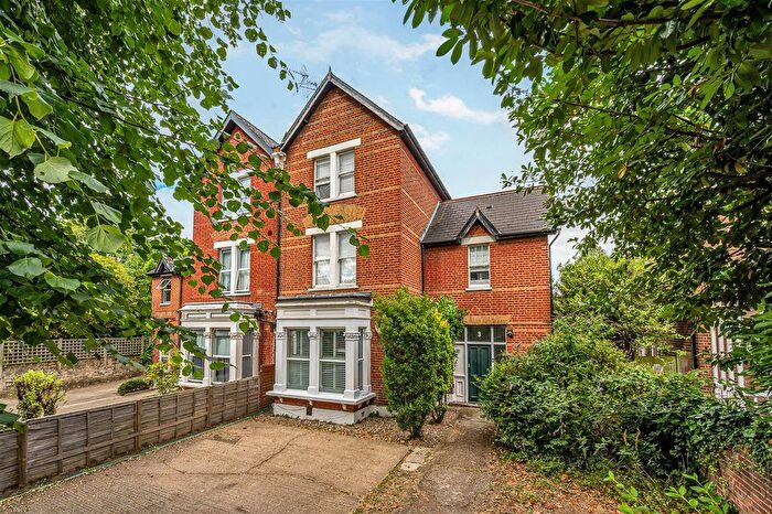 3 Bedroom Flat For Sale In Perryn Road, Acton, London, W3