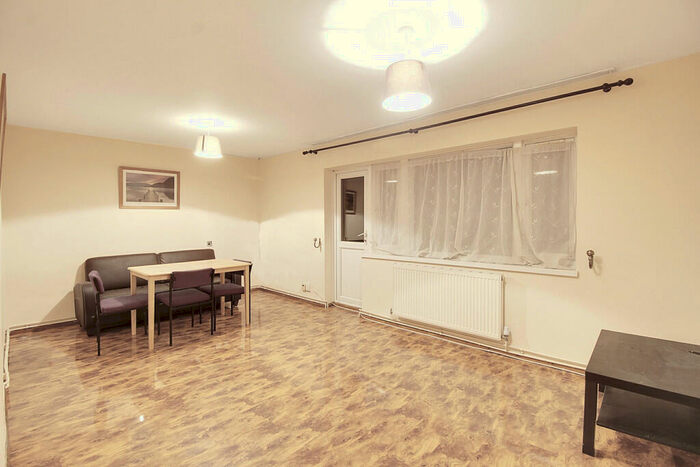 2 Bedroom Apartment To Rent In Cross Road, Arnos Grove, London, N11