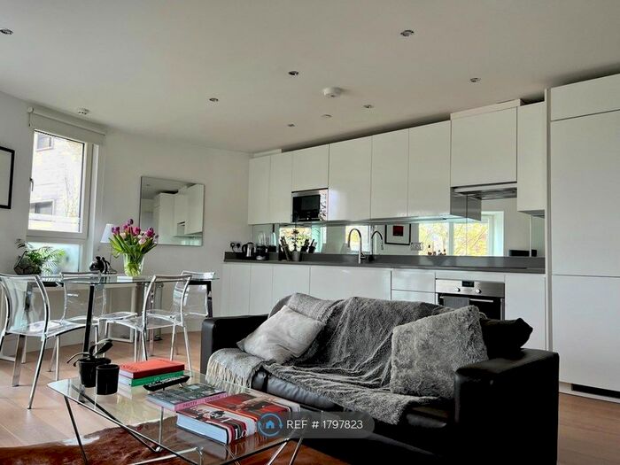 2 Bedroom Flat To Rent In St. Luke's Avenue, London, SW4