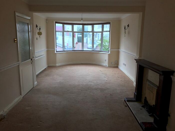 3 Bedroom Semi-Detached House To Rent In Kirkland Avenue, Clayhall, Ilford IG5